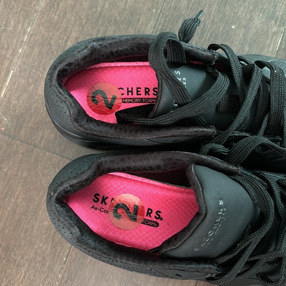 SKECHERS BLACK RUNNING SHOES SIZE 2 - Picture 2 of 4